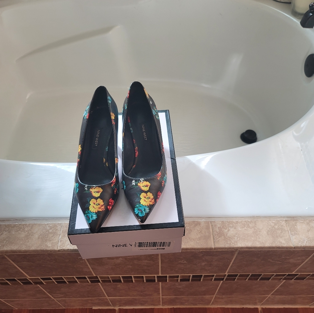 7 1/2 M Nine West Pumps